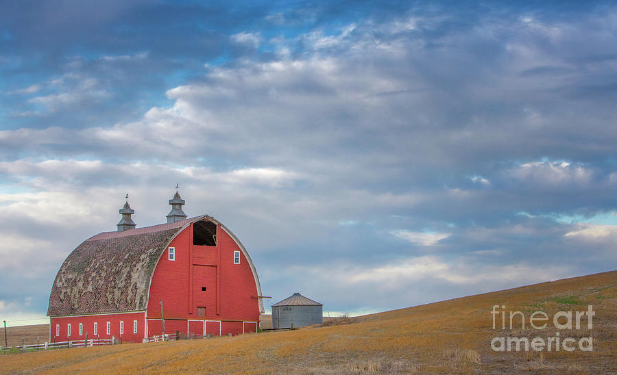 Palouse Red Barn Photograph by Jerry Fornarotto