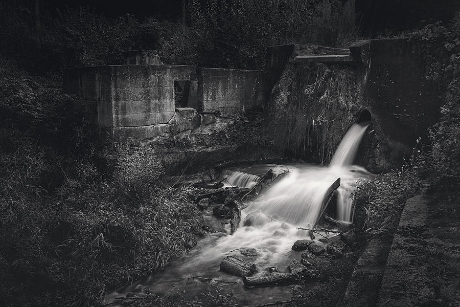 Black And White Photograph - Paradise Springs Dam and Turbine House Ruins by Scott Norris