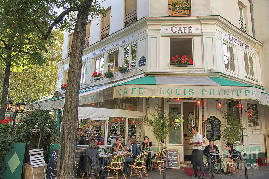 Paris cafe Photograph by Patricia Hofmeester