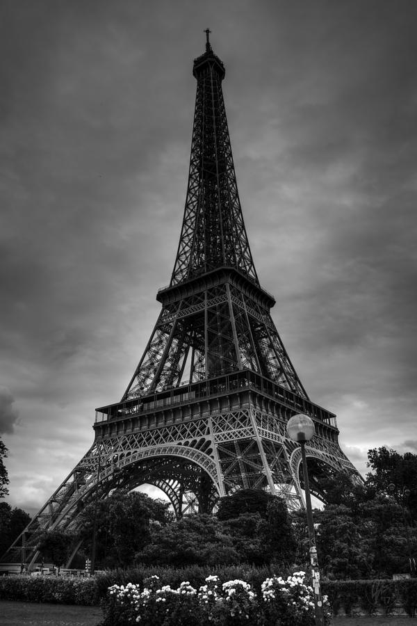 Paris - Eiffel Tower 004 BW Photograph by Lance Vaughn