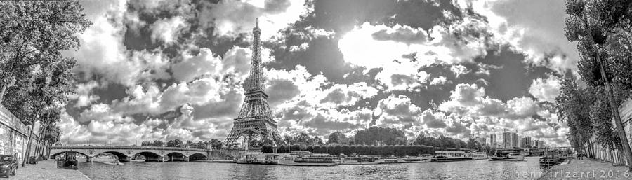 Paris - Trocadero Photograph by Henri Irizarri