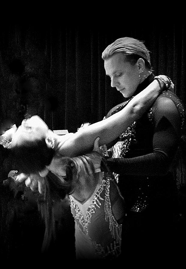 Passionate Dancers Photograph by Lori Seaman