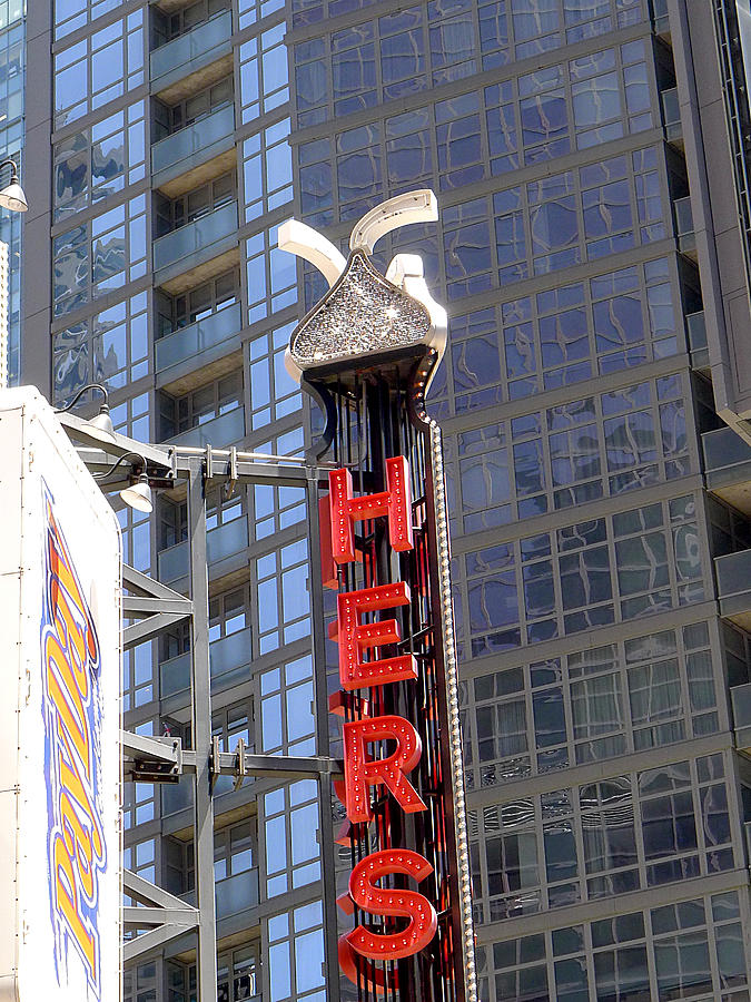 New York City Photograph - Payday - Her Red Letter Kiss by Richard Reeve