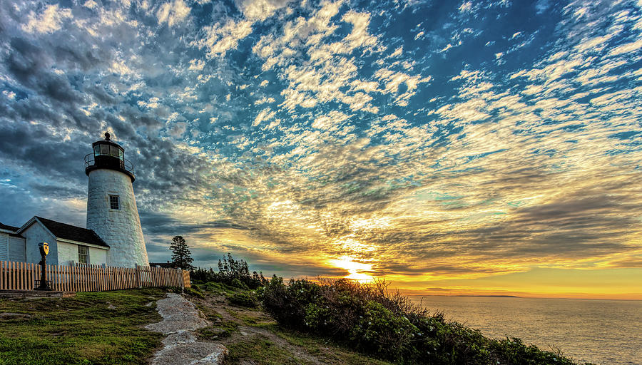 Pemaquid Point Lighthouse at Daybreak Photograph by David Smith