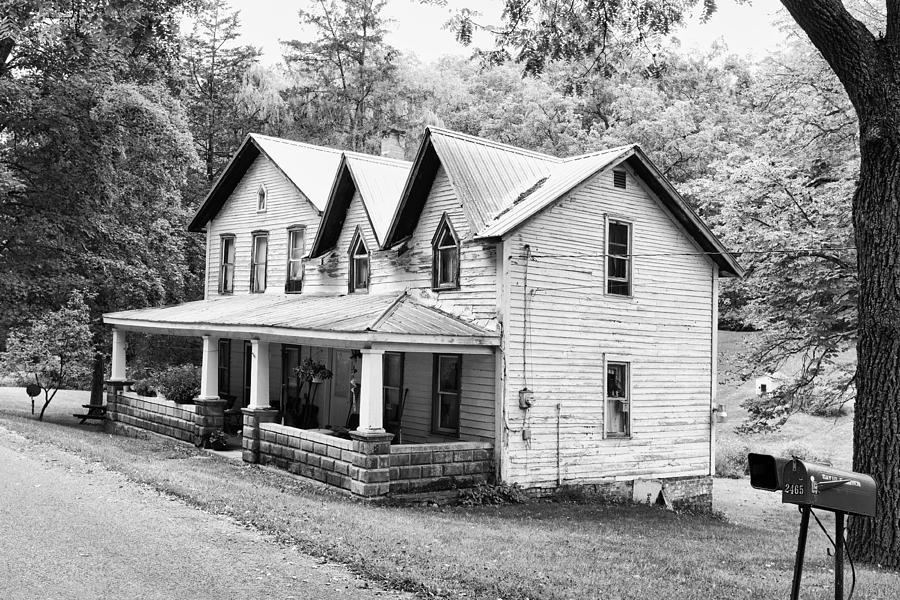 Pennsylvania Farmhouse Photograph by Hugh Smith