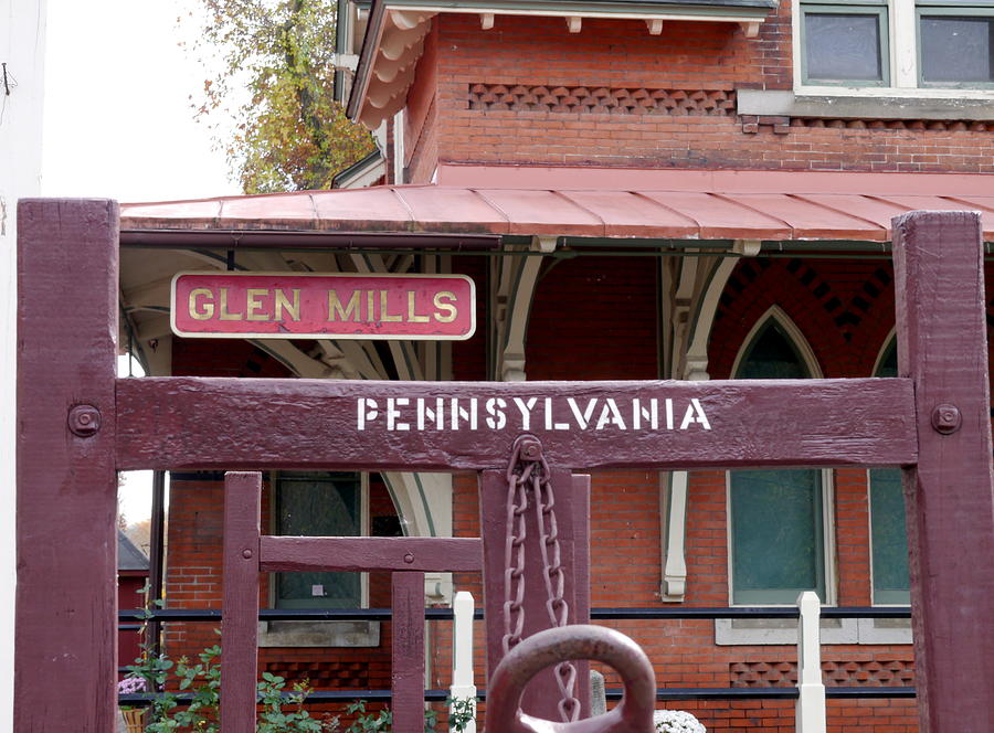 Pennsylvania - Glen Mills Railroad Station Photograph by Richard Reeve
