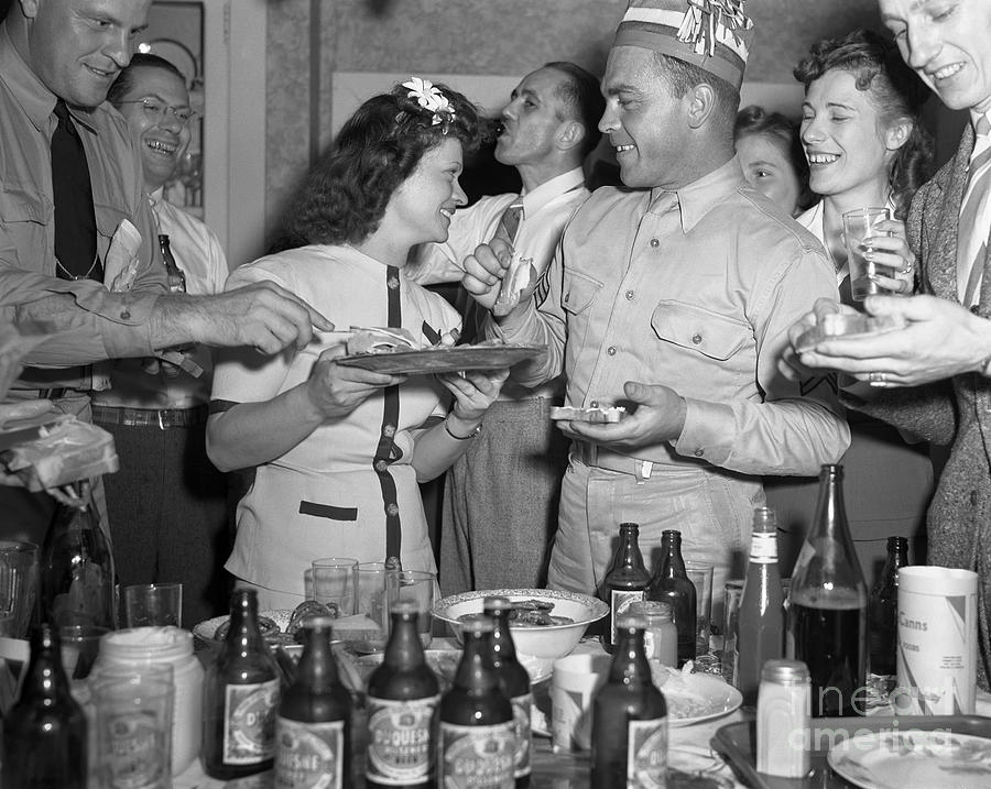 Party In Pittsburgh, 1942 Photograph by Alfred Palmer