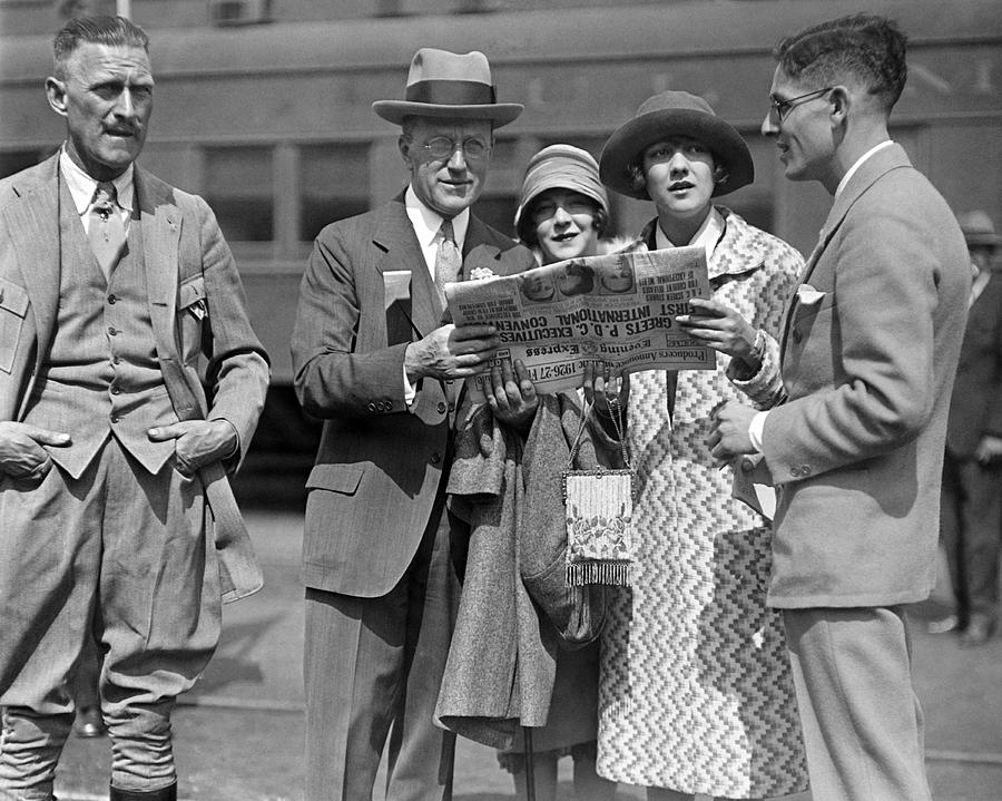 People Reading A Newspaper Photograph by Underwood Archives