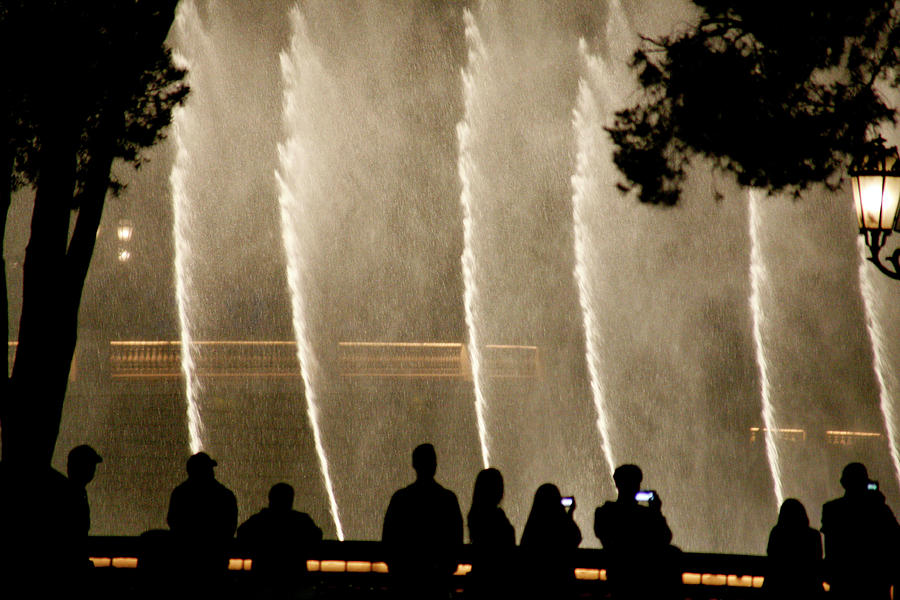 People Watching Fountain At Bellagio Photograph