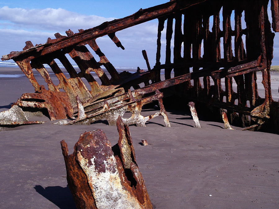  Peter Iredale Ship Wreck 2 Photograph by Richard Thomas