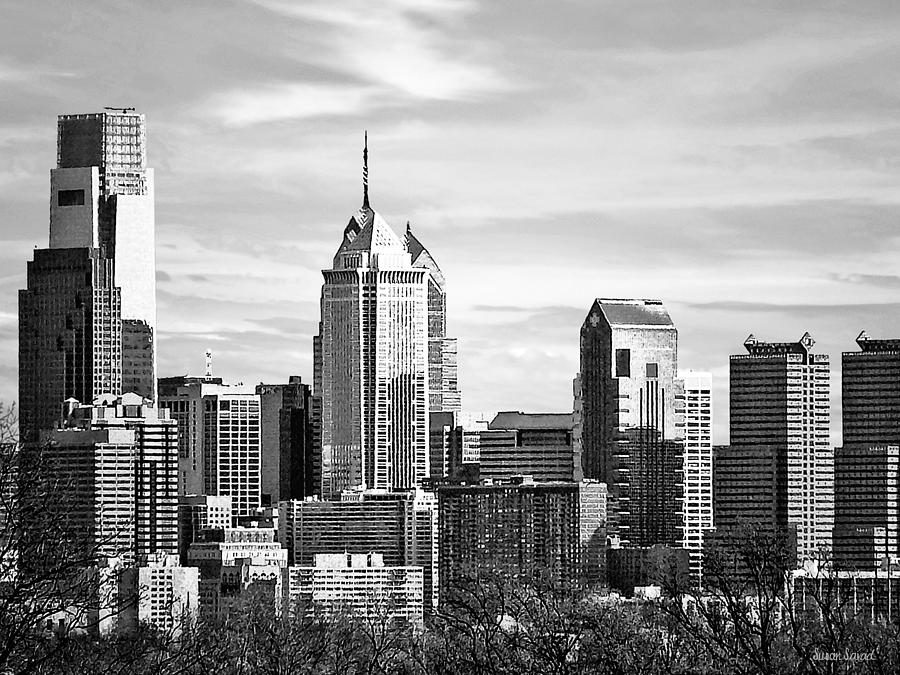 Philadelphia Pa Skyline II Black and White Photograph by Susan Savad
