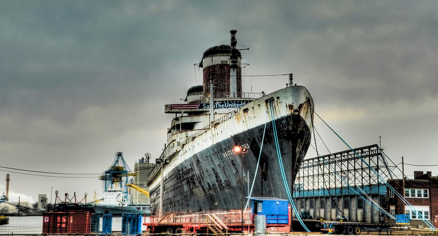 Philadelphia - SS United States Photograph by Bill Cannon