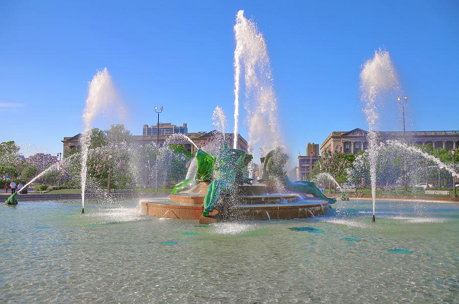 Philadelphia - Swann Fountain at Logan Square Photograph by Bill Cannon