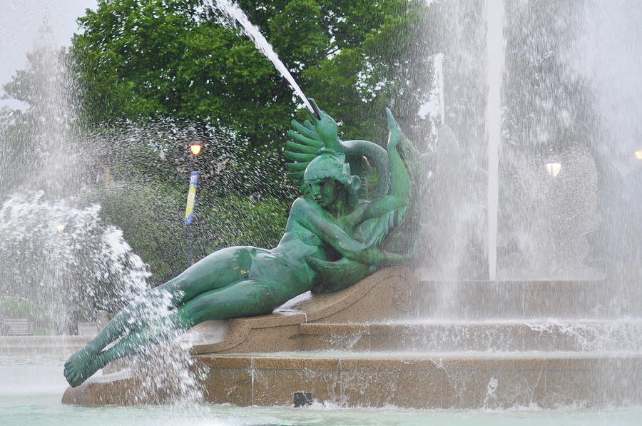 Philadelphia - Swann Memorial Fountain - Logan Square Photograph by Bill Cannon