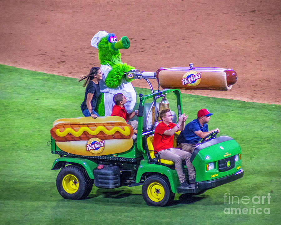 Shoot Hot Dogs with The Phillie Phanatic