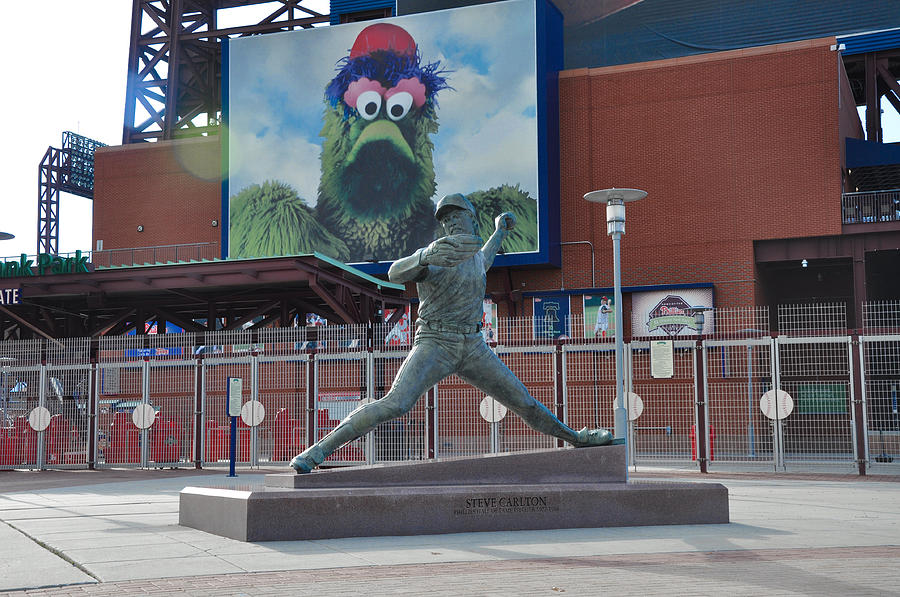 Baseball Photograph - Phillies Steve Carlton Statue by Bill Cannon
