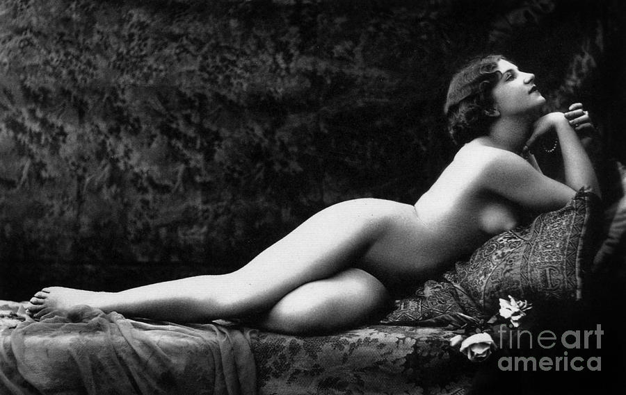 Photo erotique dune femme nue Photograph by French School
