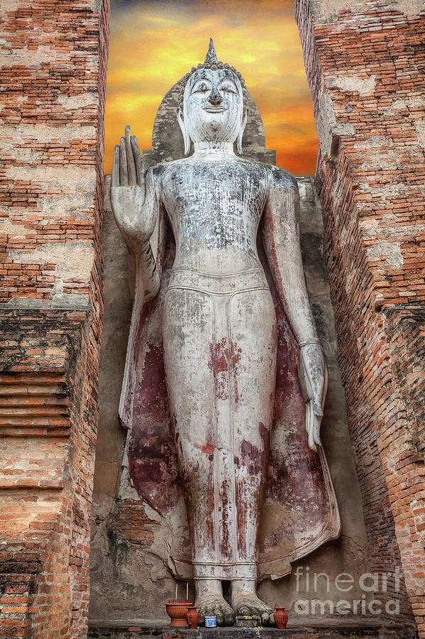Phra Attharot Buddha Photograph by Adrian Evans