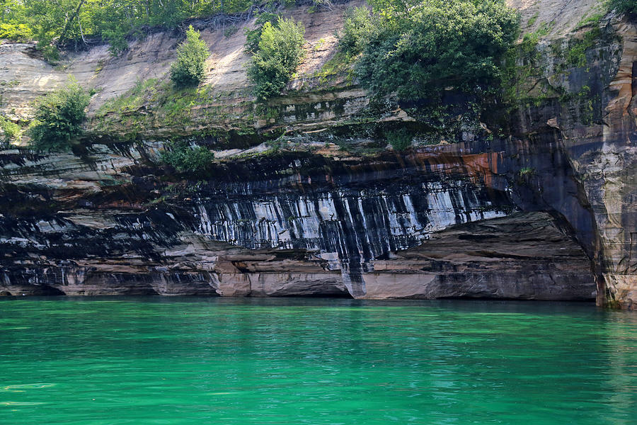 Pictured Rocks National Lakeshore 15 Photograph by Mary Bedy