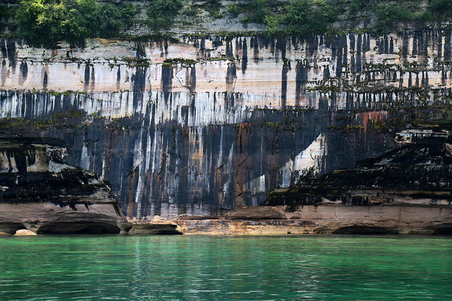 Pictured Rocks National Lakeshore 19 Photograph by Mary Bedy