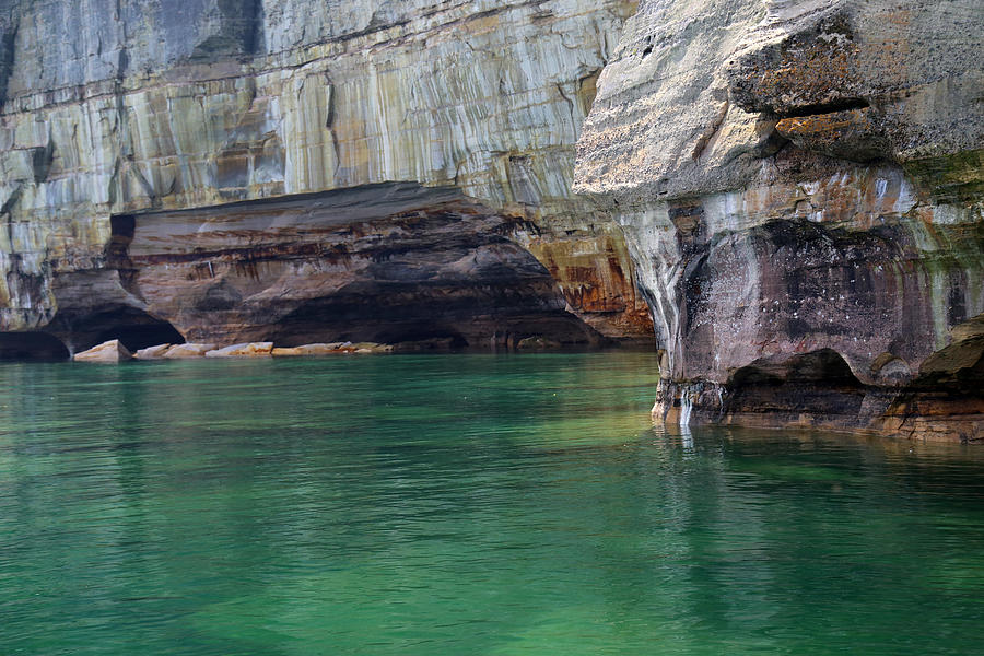 Pictured Rocks National Lakeshore 21 Photograph by Mary Bedy