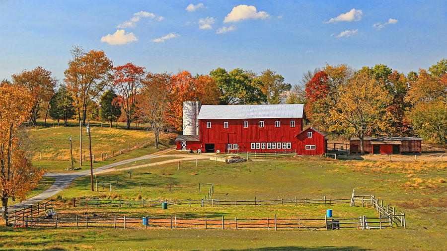 Picturesque Red Barn Photograph by Allen Beatty