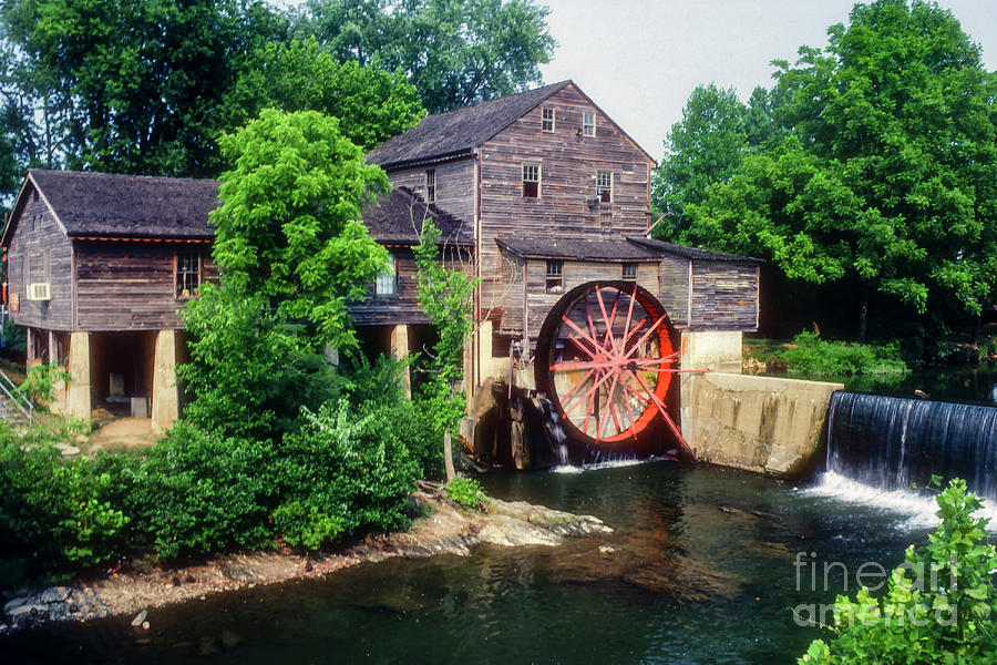 Pigeon Forge Water Mill Photograph by Bob Phillips