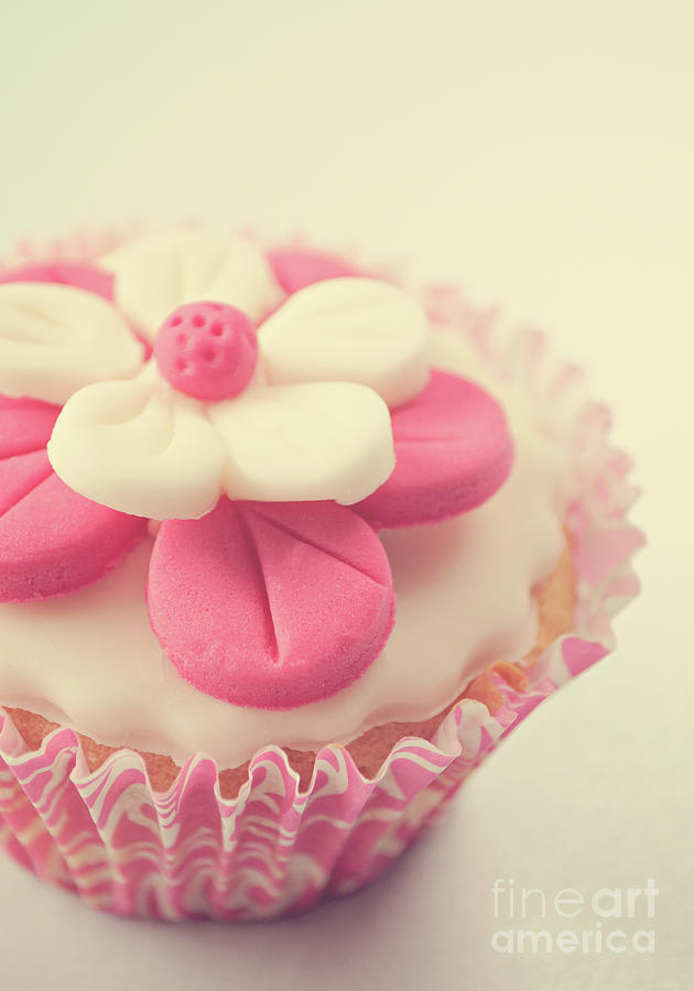 Pink Cupcake Photograph by Lyn Randle