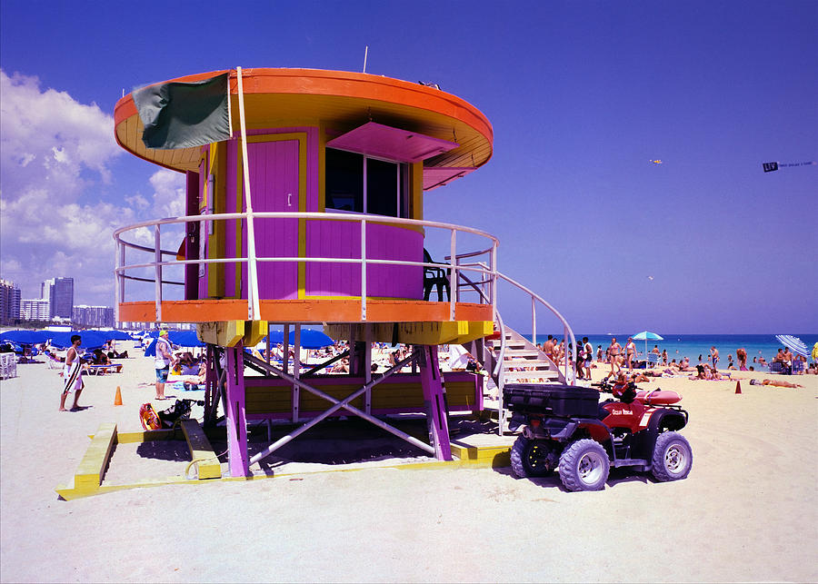 Pink Lifeguard Stand Photograph by William Wetmore