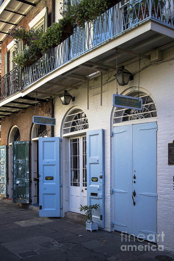 New Orleans Photograph - Pirates Alley, French Quarter by Bob Estremera