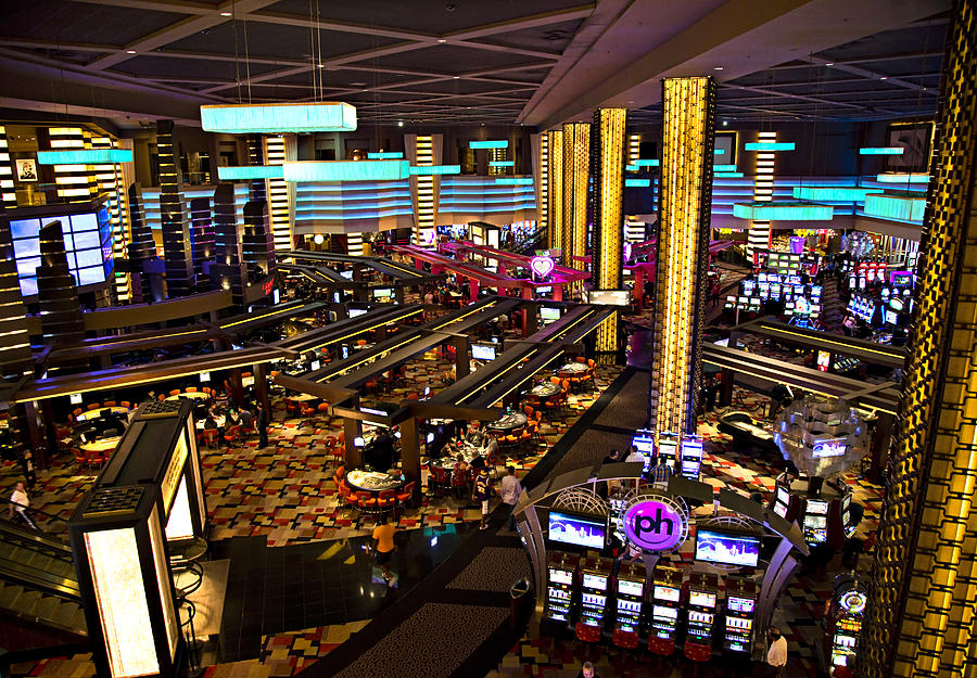 is planet hollywood casino open