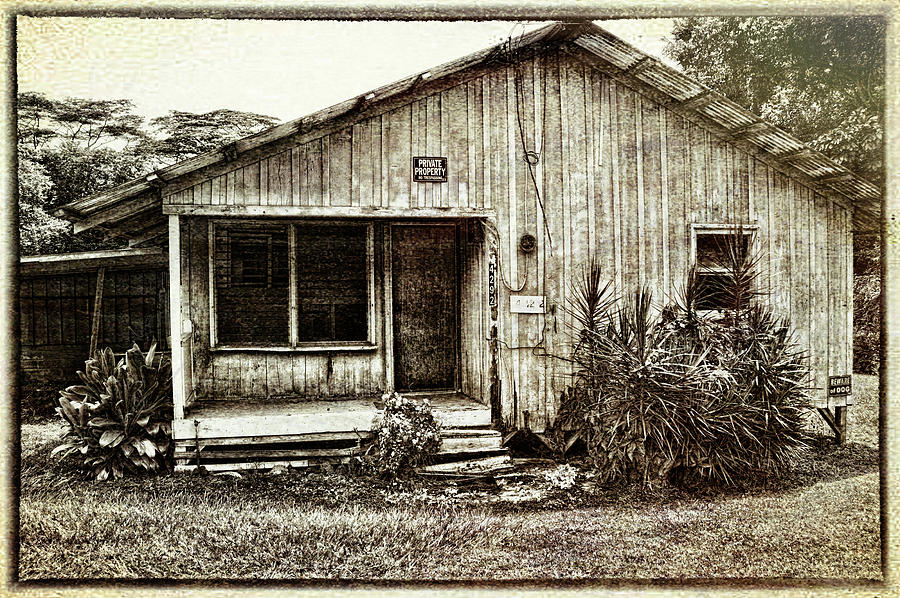 Hawaii Photograph - Plantation Cottage #4 by Carolyn Marchetti