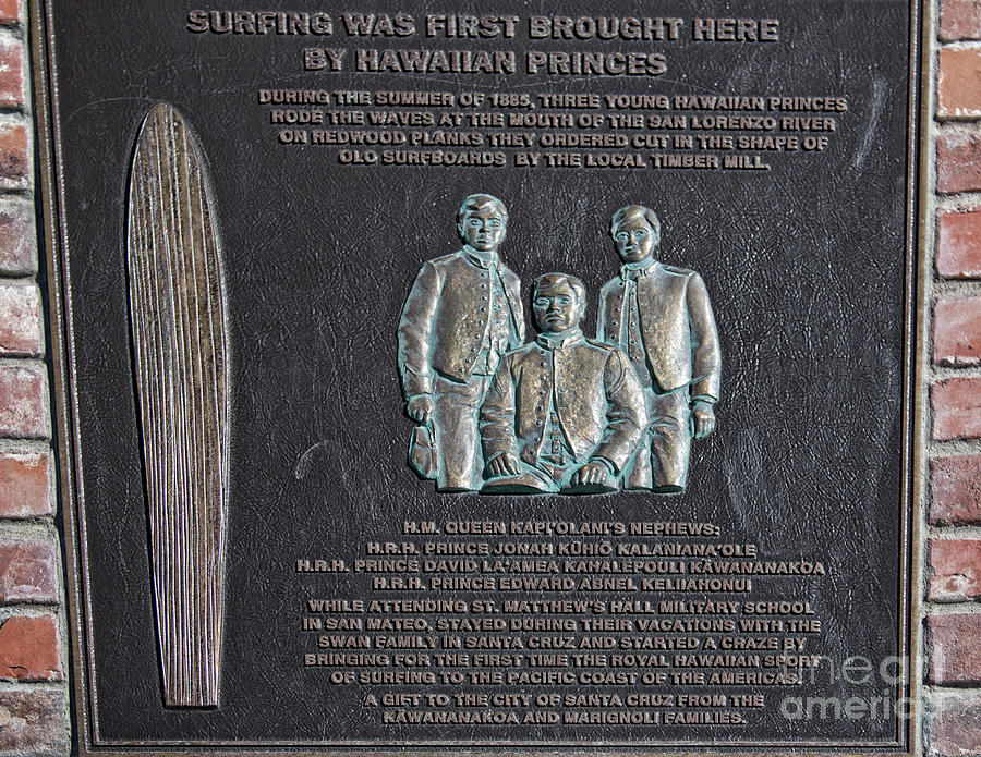 Plaque Surfing First here by Hawaiian Princes Photograph by Chuck Kuhn