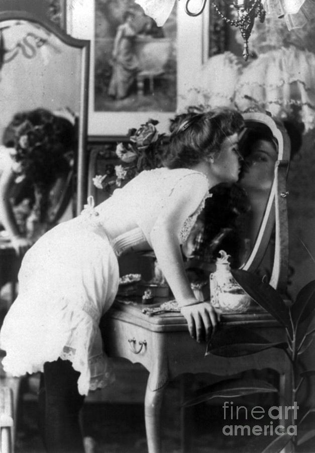 Platonic Kiss 1901 Photograph by Science Source - Fine Art America