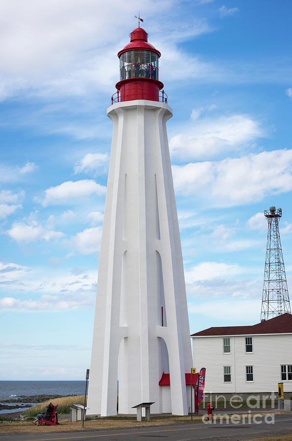 Pointe-au-Pere Lighthouse Photograph by Les Palenik