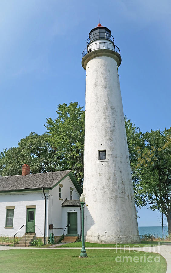 Pointe aux Barques Lighthouse Photograph by Ann Horn