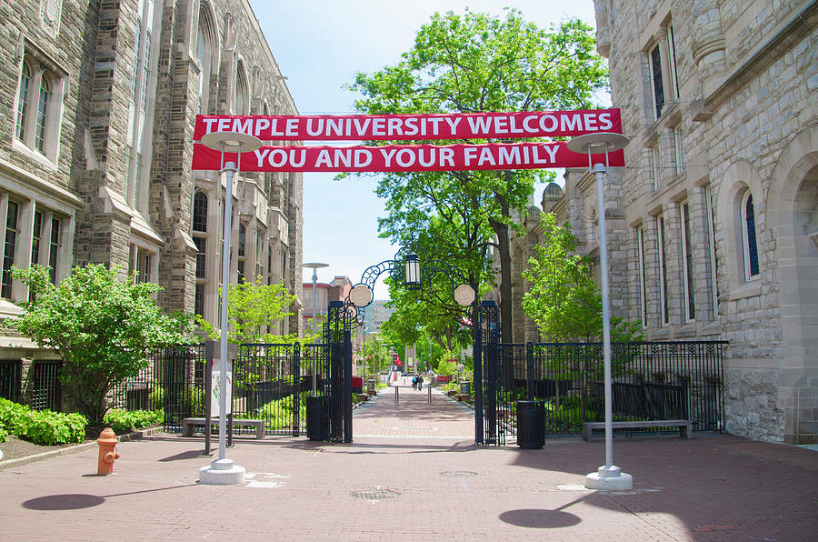 Polett Walk - Temple University Photograph by Bill Cannon