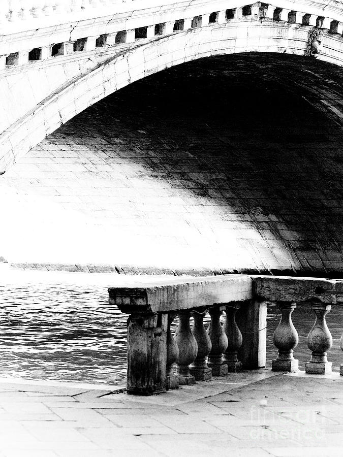 Ponte Rialto Photograph by Emilio Lovisa