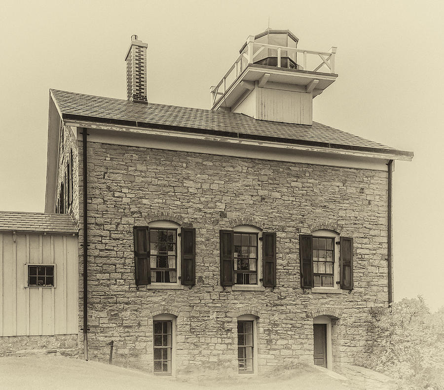 Pottawatomie Lighthouse 1836 Photograph by Jeffrey Ewig