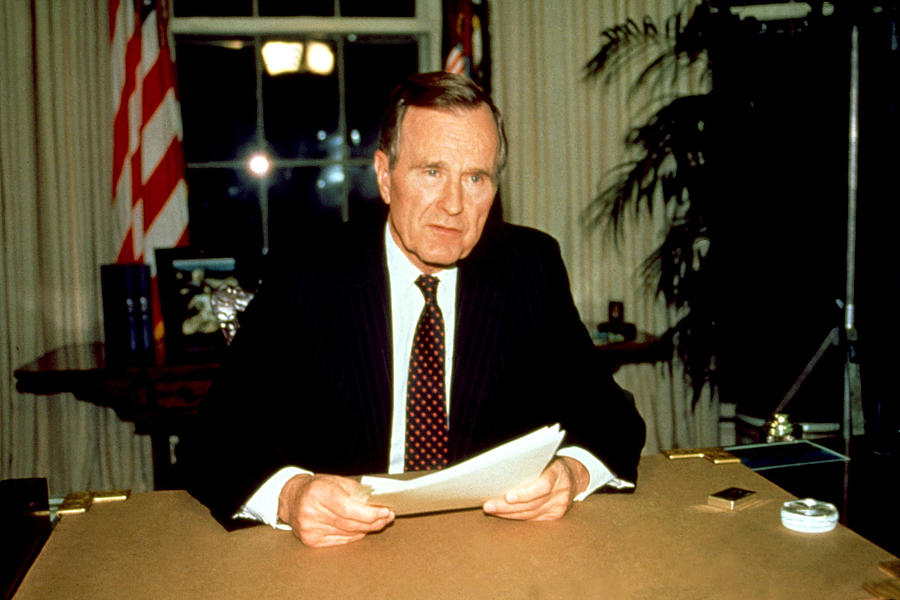 Portrait Photograph - President George Bush by Everett