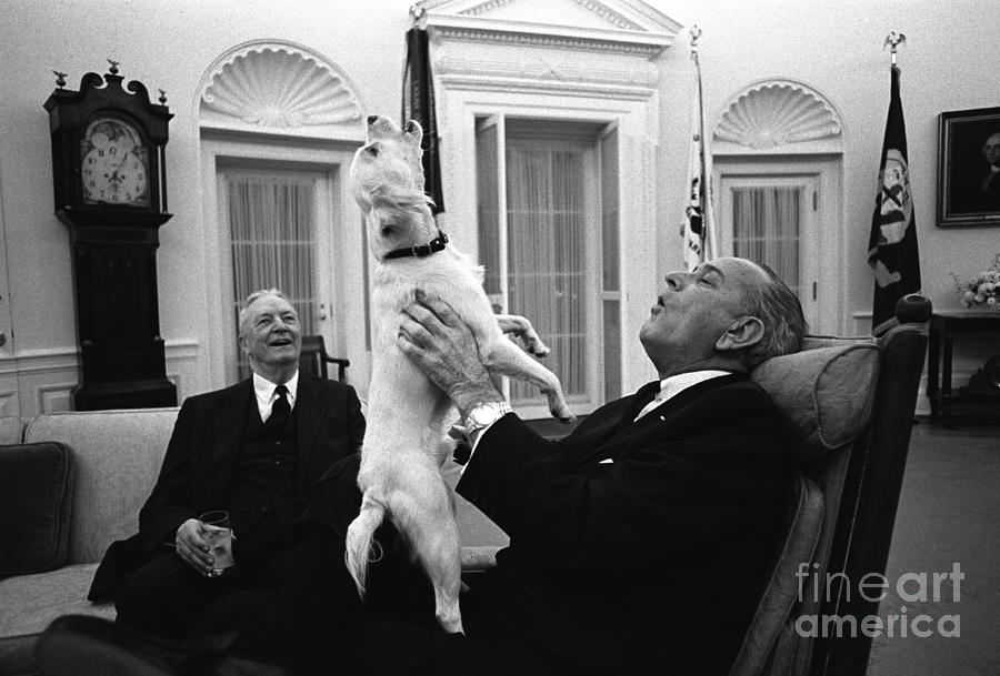 President Johnson Sings With Yuki, 1968 Photograph by Science Source