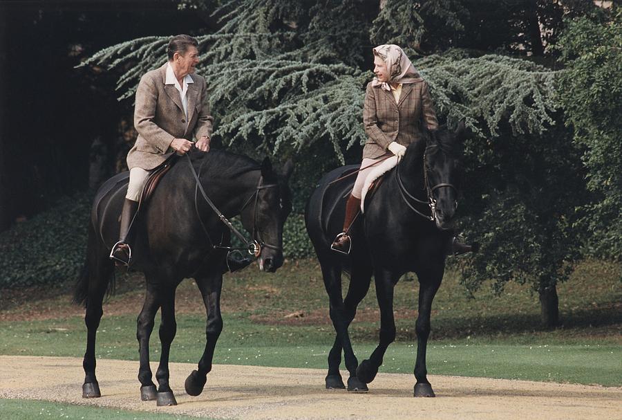 President Reagan And Queen Elizabeth II Photograph by Everett