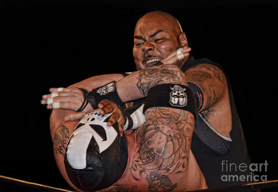 Pro Wrestler Synn on the Attack Photograph by Jim Fitzpatrick