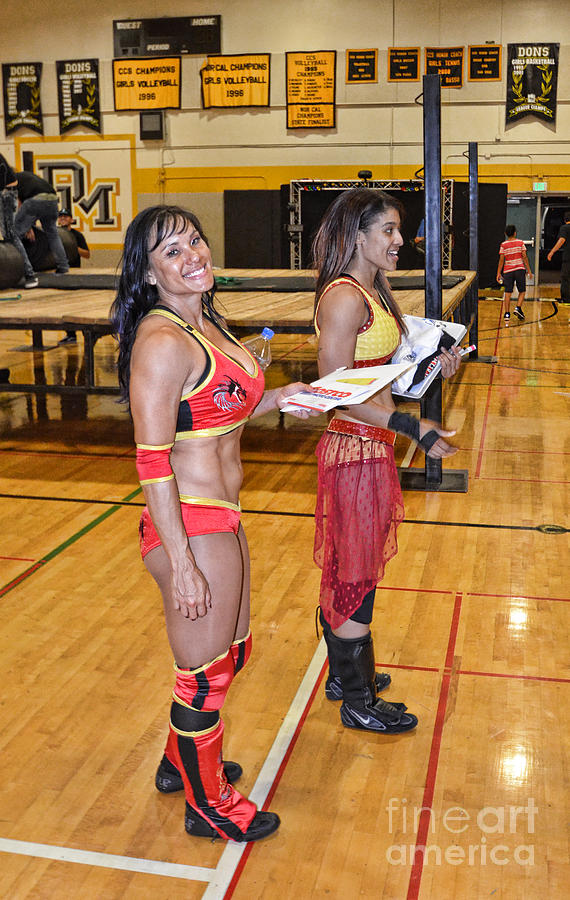 Pro Wrestlers Kahmora and Nicole Savoy Photograph by Jim Fitzpatrick