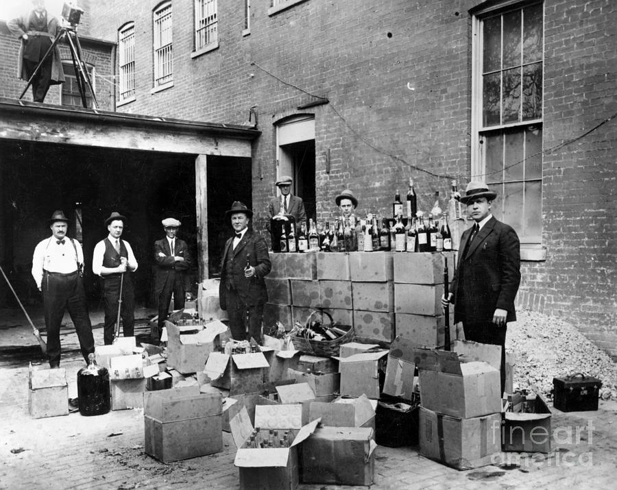 18th Amendment Photograph - Prohibition, 1922 by Granger 18th Amendment Photograph - Prohibition, 1922 by Granger