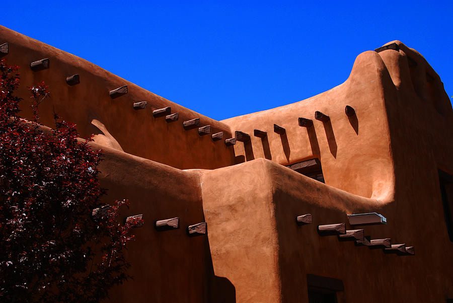 Nm Photograph - Pueblo Revival Style Architecture in Santa Fe by Susanne Van Hulst