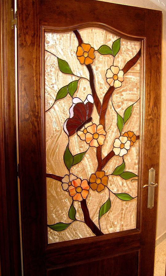 Puerta de paso con flores y mariposa Glass Art by Justyna Pastuszka