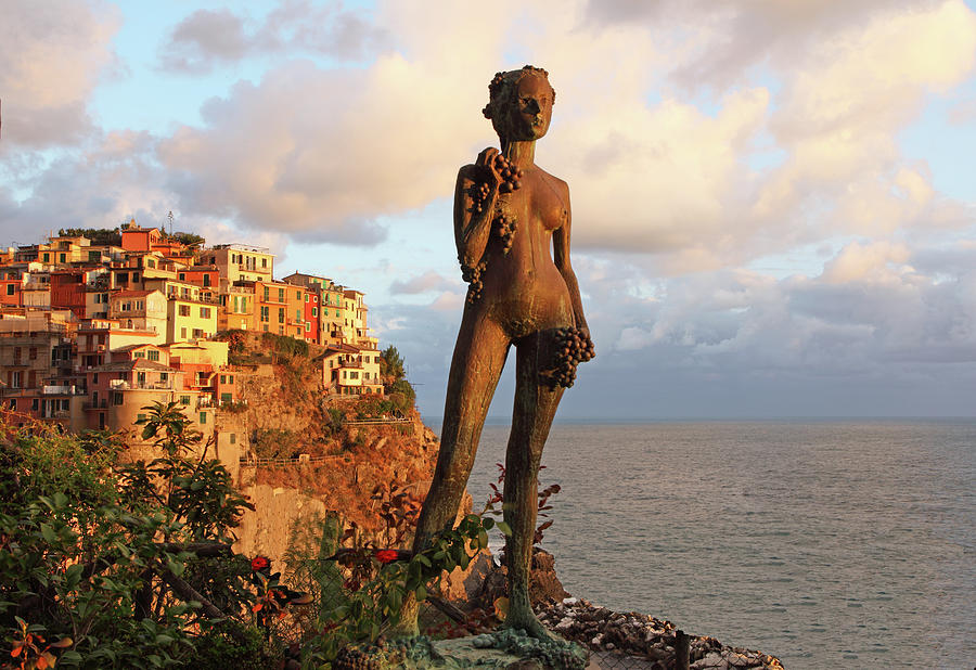 Punta Bonifiglio Grape Goddess 2 by Susan Rovira Punta Bonifiglio Grape Goddess 2 by Susan Rovira