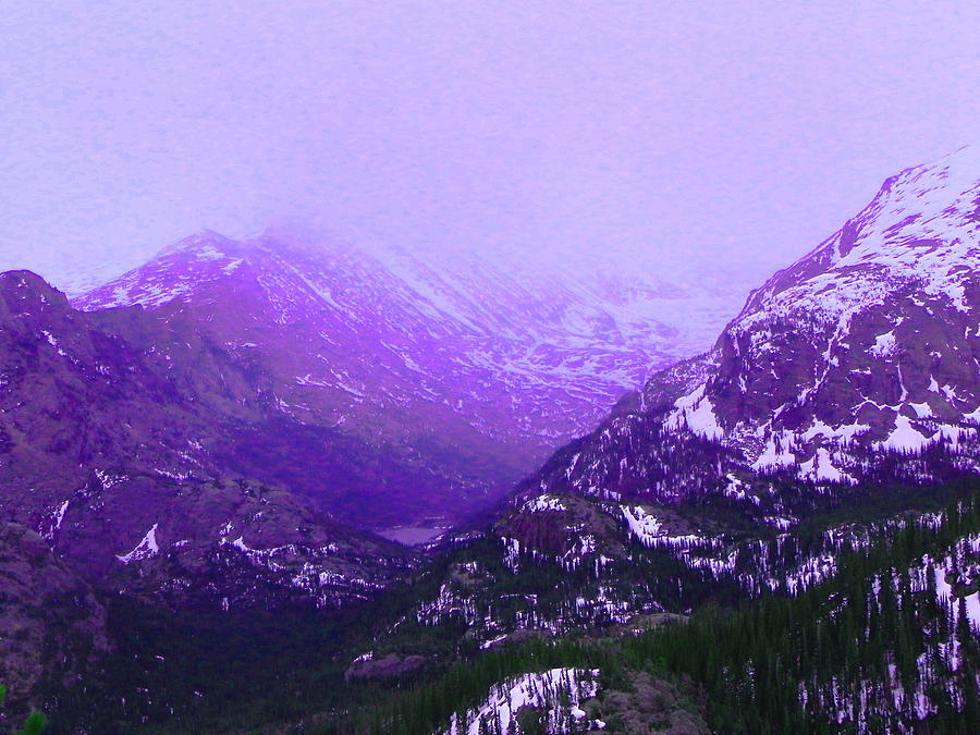 Обои фиолетовые горы
