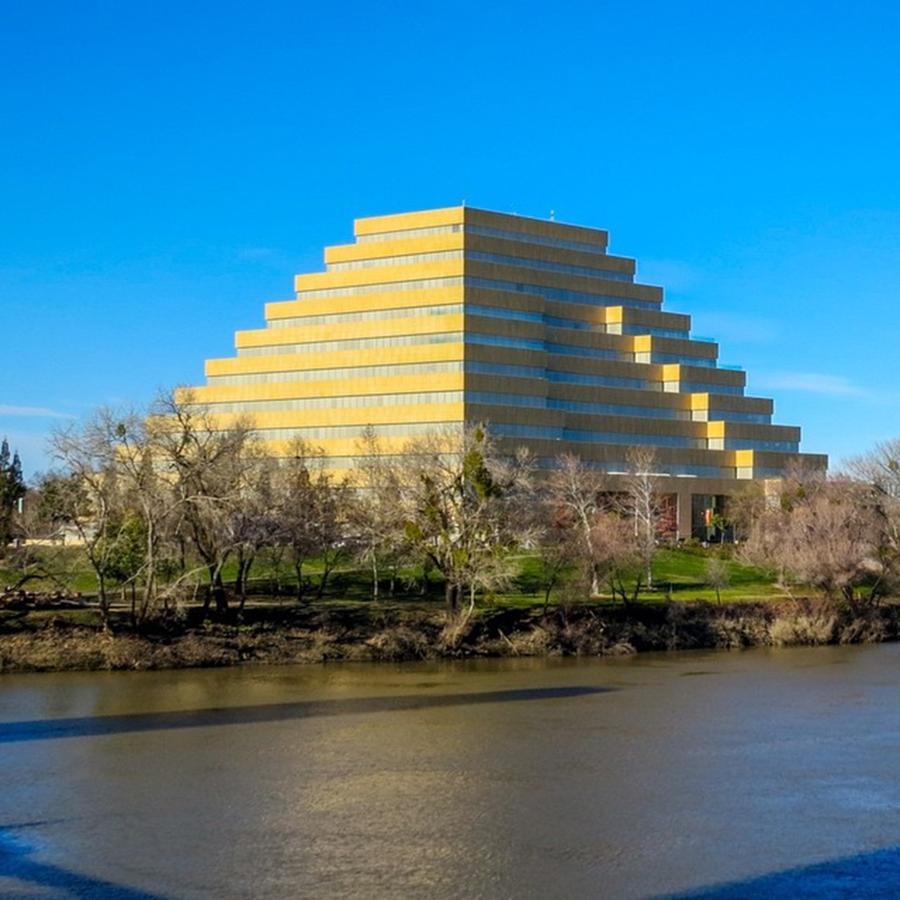 Ziggurat в Сакраменто